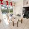 Disney Dream with Hot Tub, Pool, Xbox, Games Room, Lakeview, 10 min to Disney, Clubhouse