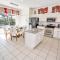 Disney Dream with Hot Tub, Pool, Xbox, Games Room, Lakeview, 10 min to Disney, Clubhouse