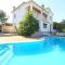 4 bedrooms appartement with private pool enclosed garden and wifi at Canyelles 6 km away from the beach