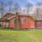 Rustic and Modern Russell Cabin with Grill and Deck