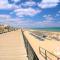 Apartment with pool, sea views & balcony less than 10min walk to La Mata Beach!