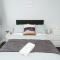 Blueville House, Bluewater, 4 Bedroom Houses, Greenhithe, Dartford, Kent-Hosted by Castile Accommodations Ltd