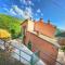 La casa con giardino tra borghi, boschi cascate e natura