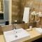 Status Hotel