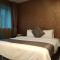 Boston Plus Hotel