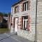 Maison de campagne en pierre bleue-WIFI et parking