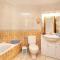 Apartment Palmiers I-3 by Interhome