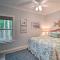 Quiet Fishermans House with Hot Tub and Tropical Bar!