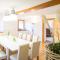 Chalet Wiesengut, Pool, Sunbeds, BBQ, Bikes for free, 15 min to salzburg and beautifull lakes sound of music