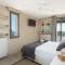 Kronos on the Beach Attic Suite - Barcelone
