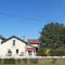 Gîte à la ferme avec piscine - Urgosse