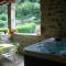 Chambre Comballe charmante avec jacuzzi