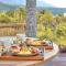 Rich Sunshine Inn