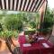 hilltop villa garden with great views - Poggio Catino