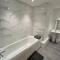 High Street Stylish City Centre Apartment, 2 Bed