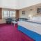 Days Inn by Wyndham Hicksville Long Island - Хиксвилл