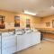 Pool Access and Private Deck Condo in Sedona - سيدونا