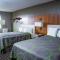 Super 8 by Wyndham Holbrook