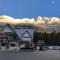 Peaks Lodge