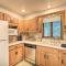 Walkable Lake Elkhart Apt Dine, Shop, Swim!