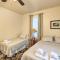 Walkable Lake Elkhart Apt Dine, Shop, Swim!
