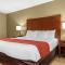 Comfort Inn & Suites Cincinnati Eastgate - Eastgate