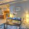 Ultra Chic Loft walk to CityMu/Aquarium/ConvnCntr