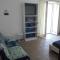 A Santy's Rooms-BAGNOCONDIVISO SHAREDBOTH ROOM2piano-no lift-3chilom a piedi xAEROPORTO-A PAGAMENTO SHUTTLE AIR CONDIZextra bed EXTRABED FOR A FEE-3 MINUTI BUS XFIERADIROMA-10 MINUTES STOP BUS TO ROME IN50 MINUTES TRAFFICPERMITTING ARE YOU TO ROME - 菲乌米奇诺