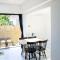Boutique Getaway, edge of Old Town- 4min walk to beach