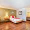OYO Waterfront Hotel- Cape Coral Fort Myers, FL - Cape Coral