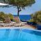 Front Line Sea Villa In Mallorca Up to 6 Guests - Font de Sa Cala