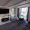 Ocean Apartment, 50 yds to Beach, Sleeps 10 - 韦茅斯