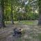 Peaceful Broken Bow Cottage with Fire Pit!