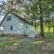 Peaceful Broken Bow Cottage with Fire Pit!