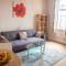 Delightful Central, Seaside Apartment-with free parking