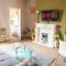 Delightful Central, Seaside Apartment-with free parking