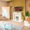 Delightful Central, Seaside Apartment-with free parking