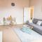 Delightful Central, Seaside Apartment-with free parking