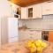 Family-friendly apartments with swimming pool Kuciste - Perna, Peljesac - 10143