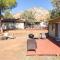 Spacious house with hot tub spa, to enjoy red rock view, near Amitabha stupa, and trails - سيدونا