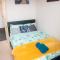 Delightful Central, Seaside Apartment-with free parking