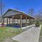 Cozy Tobyhanna Cabin with Hot Tub and Resort Amenities - 托比汉纳