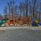 Cozy Tobyhanna Cabin with Hot Tub and Resort Amenities - 托比汉纳