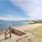 Waterfront Cape Cod Cottage with Beach and Deck! - 瓦尔汉