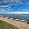 Deck and Beach Access Waterfront Cape Cod Cottage - ويرهام