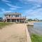 Waterfront Cape Cod Cottage with Beach and Deck! - 瓦尔汉