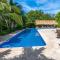 Exquisitely decorated 5th-floor aerie with views of two bays in Flamingo - Playa Flamingo