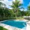 Nicely Decorated 3rd-Floor Beauty with Pool-View Balcony in Coco