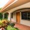 Charming unit that sleeps 4 - with pool - walking distance from Brasilito Beach