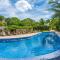 Exquisitely decorated 5th-floor aerie with views of two bays in Flamingo